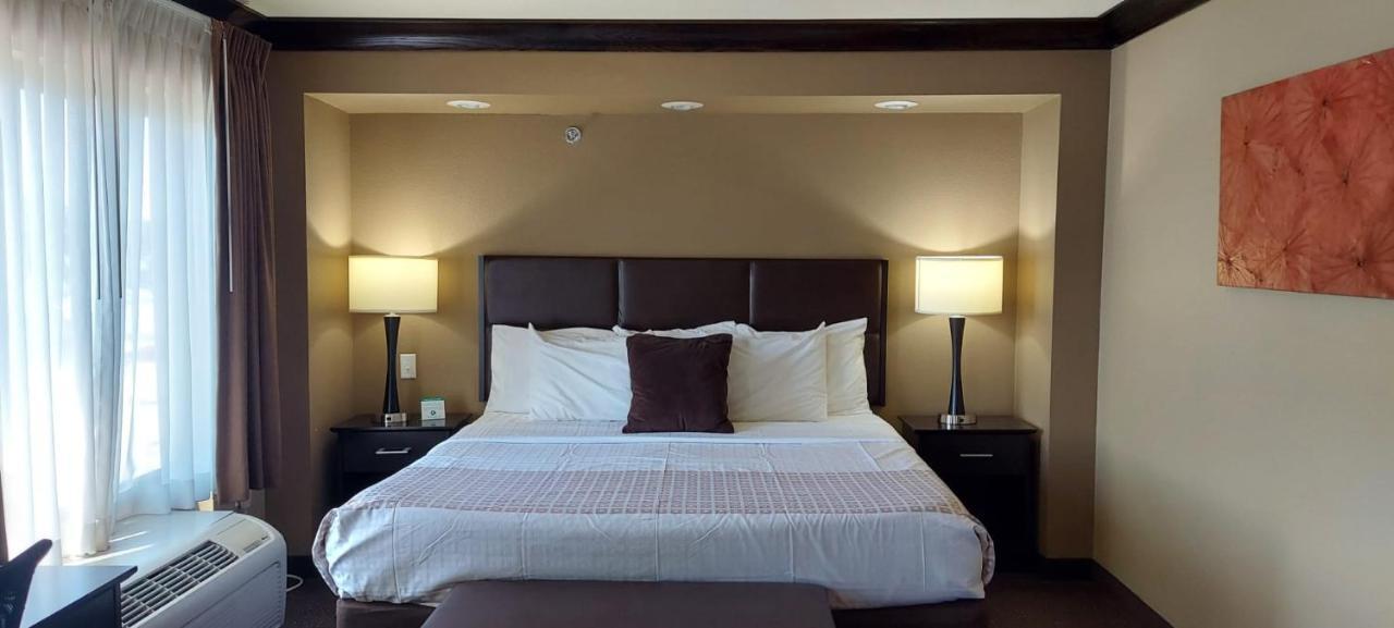 Parkwood Inn & Suites マンハッタン エクステリア 写真